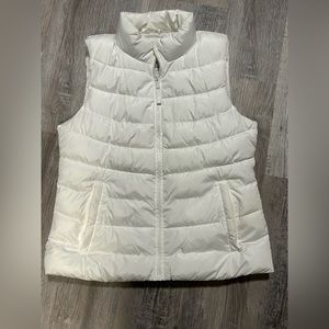 Gap women’s Puffy vest | size: medium | color: white